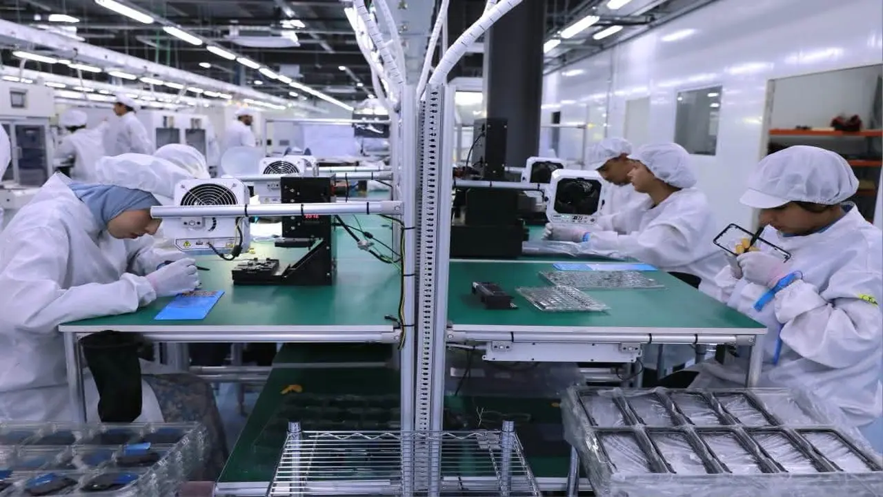وهران تحقق إنتاج 6000 هاتف ذكي يوميًا في خطوة جديدة